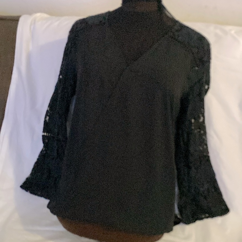 LANDA by DORA LANDA BLACK LACE TRIM TOP M